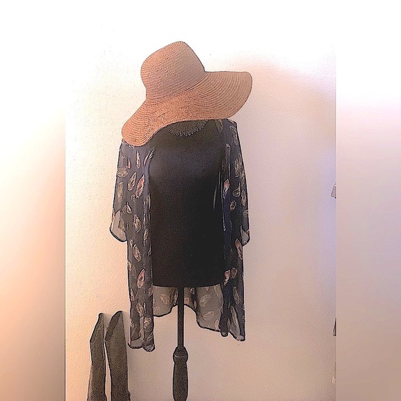 Multiuse, sheer cover up top - Picture 2 of 7